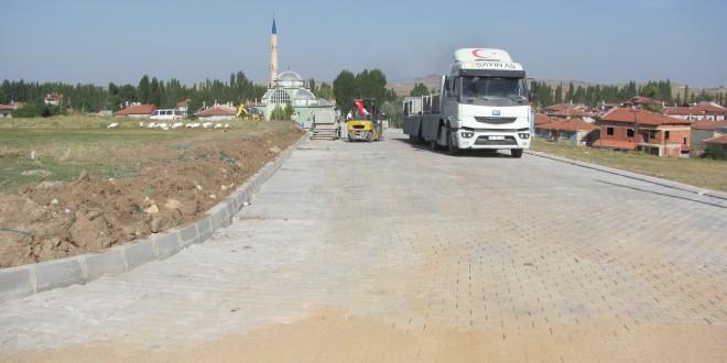 Kasaba ierisindeki stabilize yolarn kilitli parke ta yaplarak vatandalarmzn ulamn kolaylatrmaya devam etmekteyiz